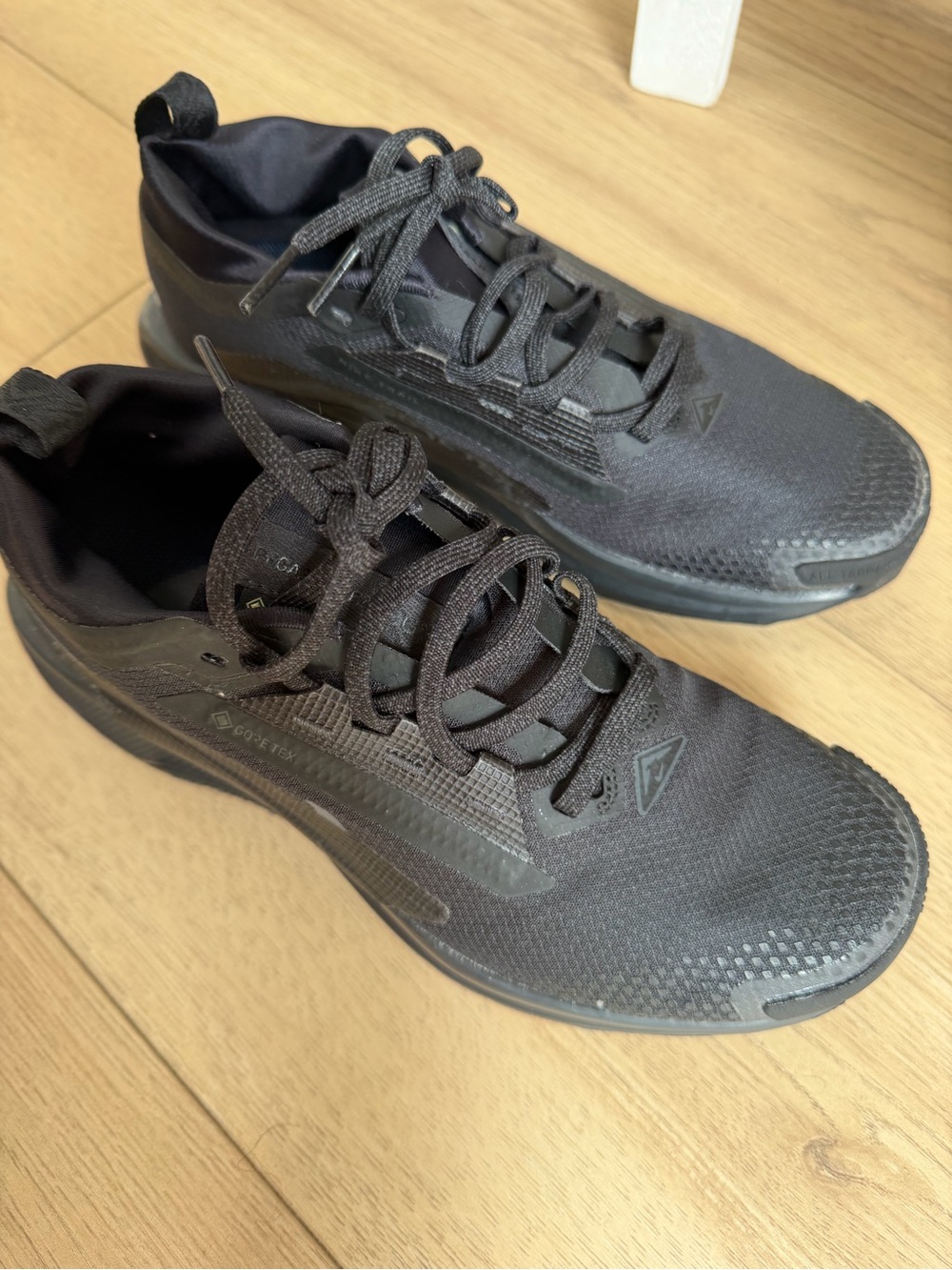 Nike Men's All-Black Lightweight Training Sneakers